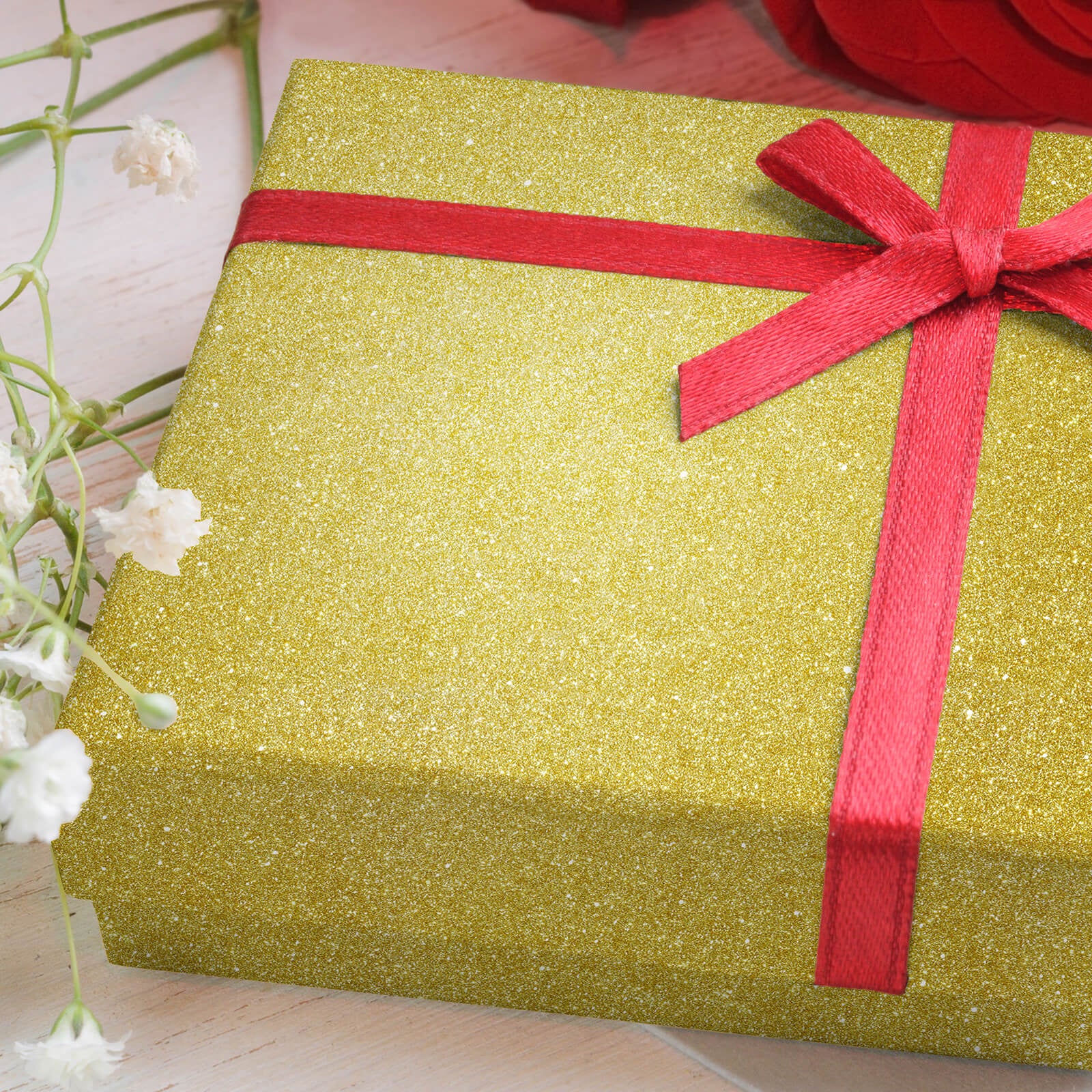 romovable-gift-wrapping-paper-gold-shinny-effect